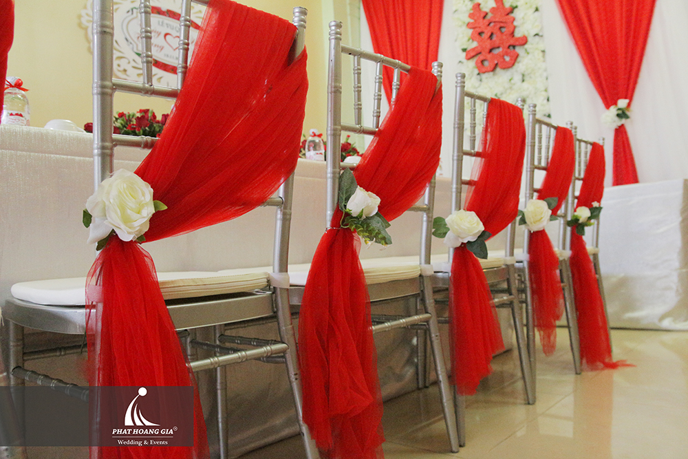 trang trí gia tiên tone đỏ