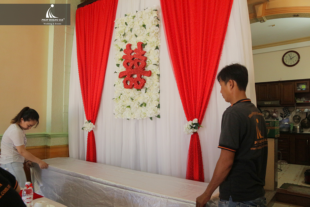 trang trí gia tiên tone đỏ