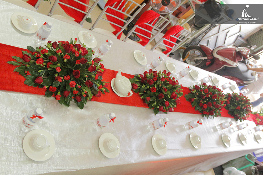 trang trí gia tiên tone đỏ