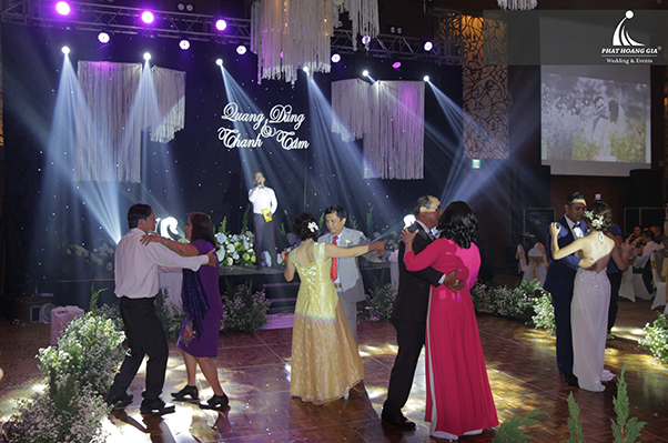 cung cấp âm thanh ánh sáng tiệc cưới