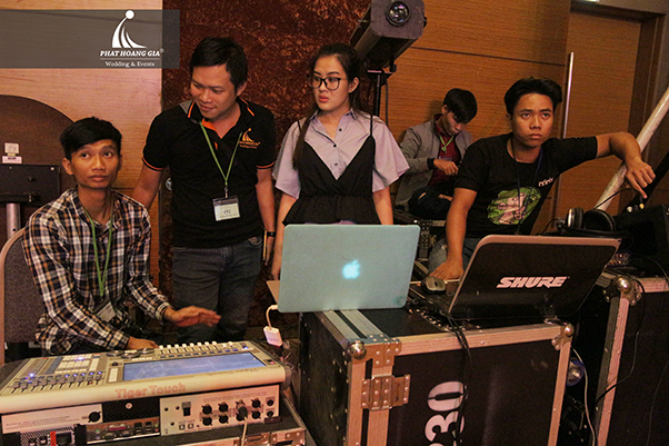 cung cấp âm thanh ánh sáng tiệc cưới
