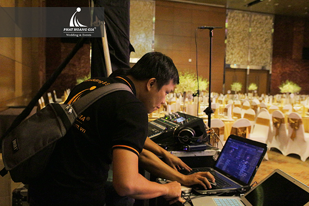 cung cấp âm thanh ánh sáng tiệc cưới