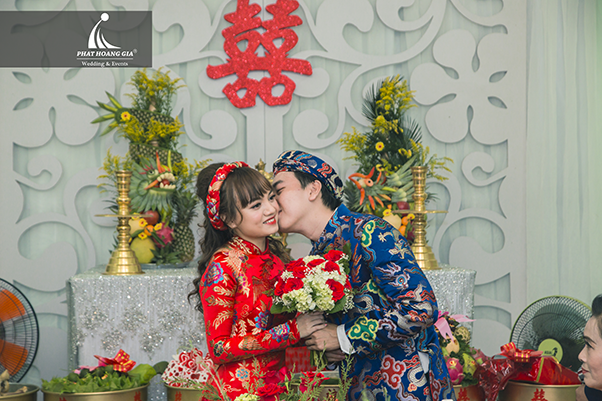 trang trí gia tiên tone đỏ