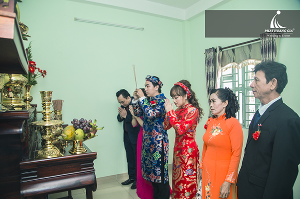 trang trí gia tiên tone đỏ