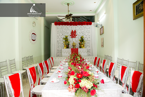 trang trí gia tiên tone đỏ