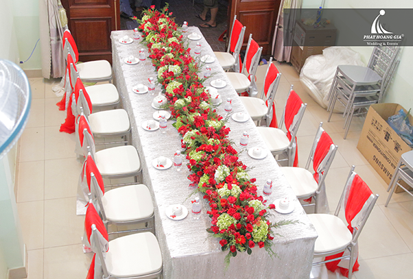 trang trí gia tiên tone đỏ