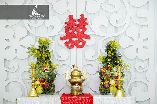 trang trí gia tiên tone đỏ