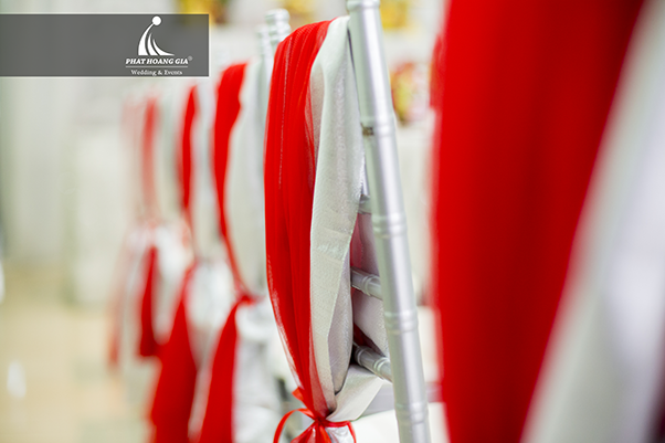 trang trí gia tiên tone đỏ