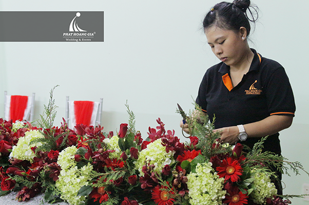 trang trí gia tiên tone đỏ