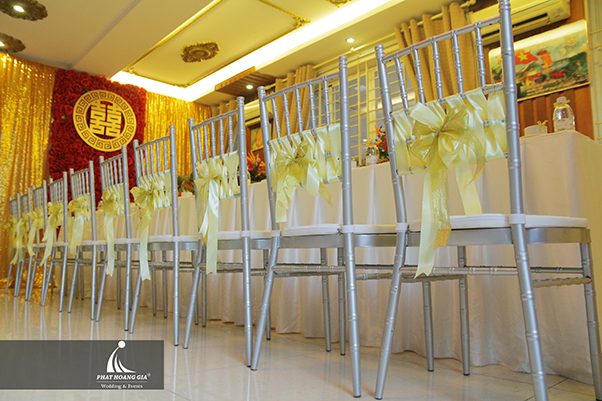 trang trí bàn gia tiên tone đỏ vàng