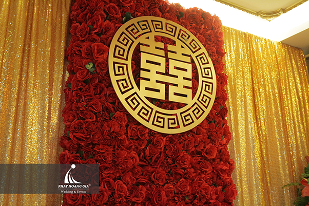 trang trí bàn gia tiên tone đỏ vàng