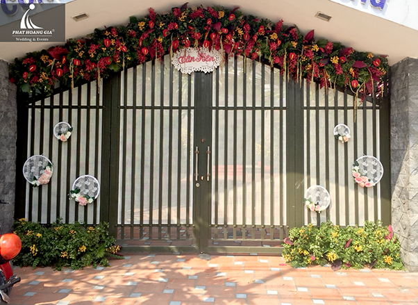 trang trí gia tiên tone đỏ vàng