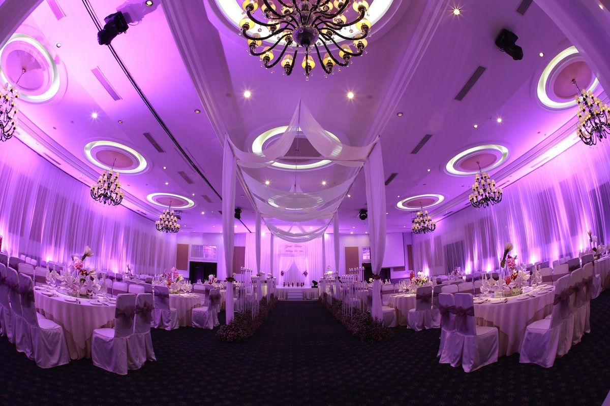 đám cưới màu tím