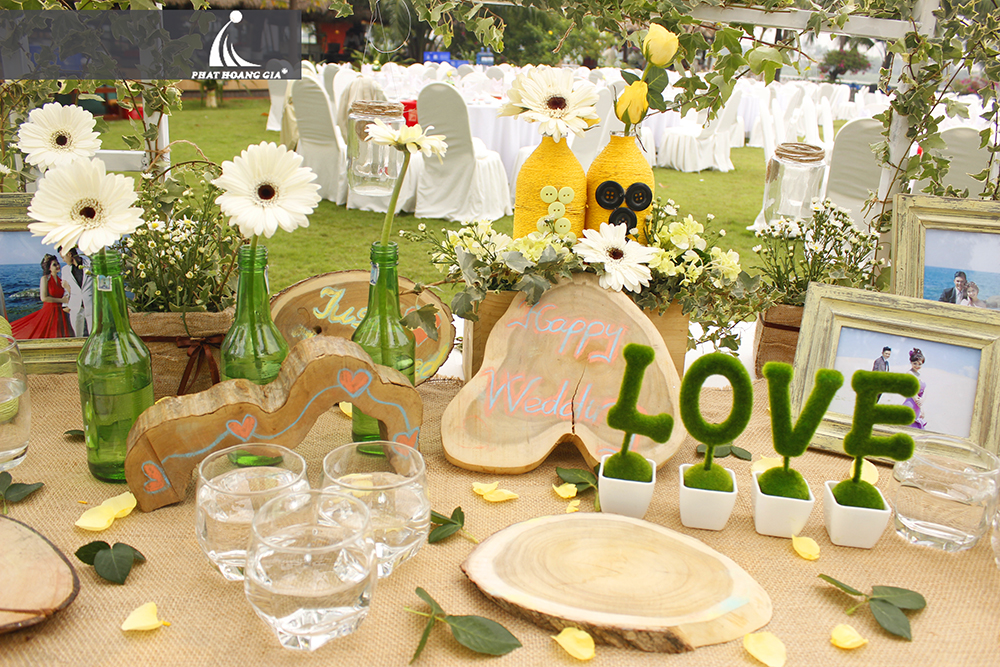 Trang trí bàn Gallery chuyên nghiệp