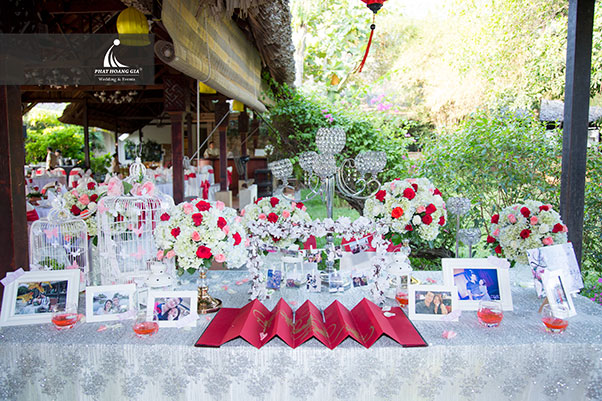 Trang trí bàn Gallery chuyên nghiệp