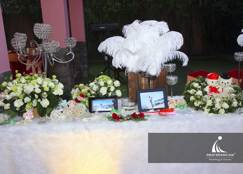 Trang trí bàn Gallery chuyên nghiệp