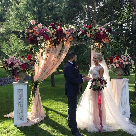 Kết hợp màu sắc năm 2019 vào lễ cưới của bạn