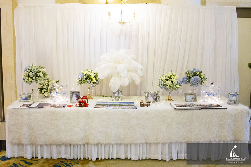 Trang trí tiệc cưới Phát Hoàng Gia