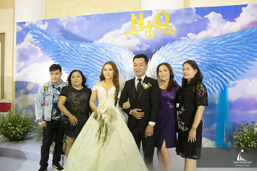 Trang trí tiệc cưới Phát Hoàng Gia