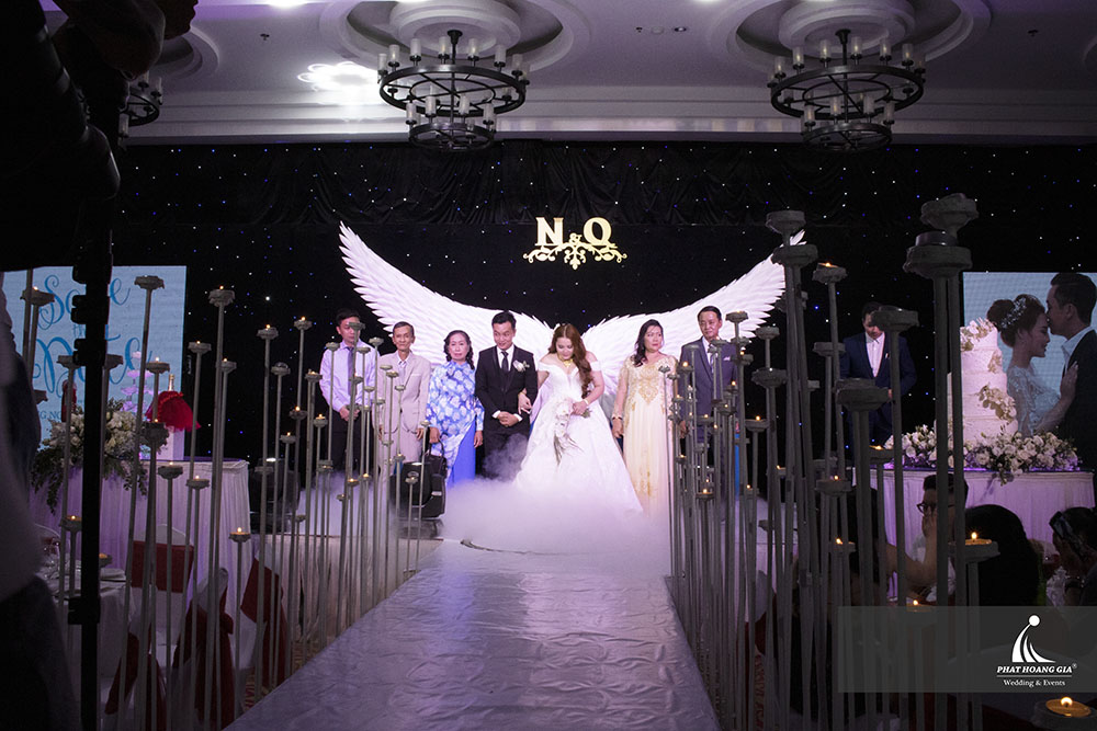 Trang trí tiệc cưới Phát Hoàng Gia