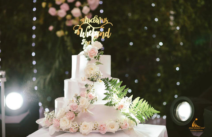 Bánh kem cưới tông hồng pastel