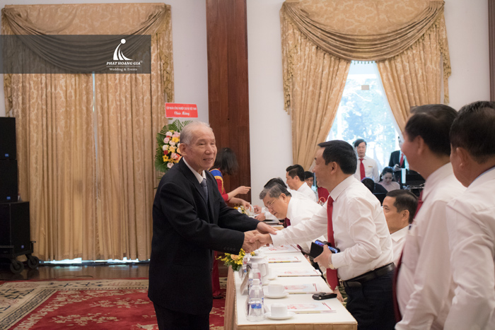 Gặp gỡ lãnh đạo