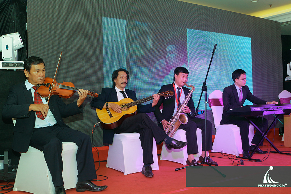 Ban nhạc bán cổ điển Phát Hoàng Gia