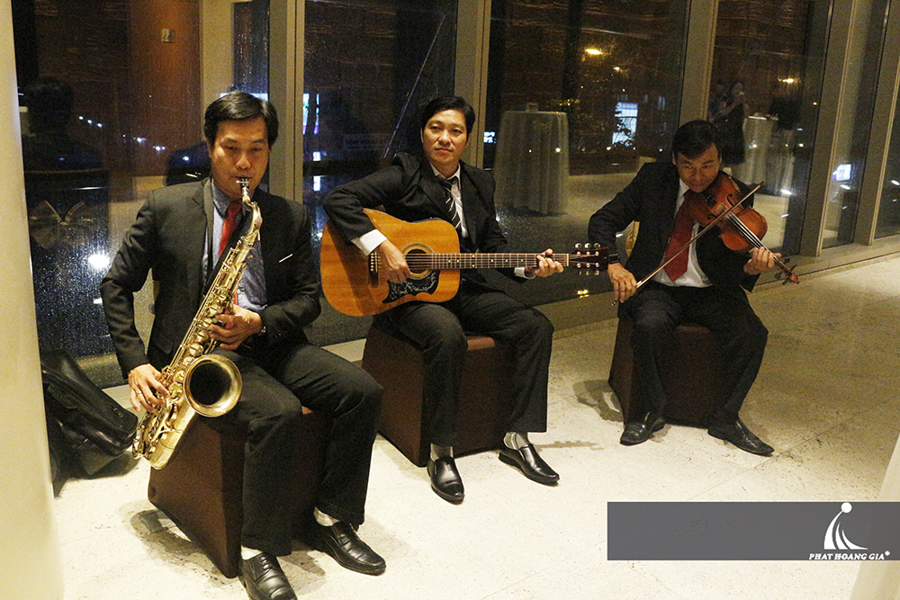 Ban nhạc đón khách bán cổ điển