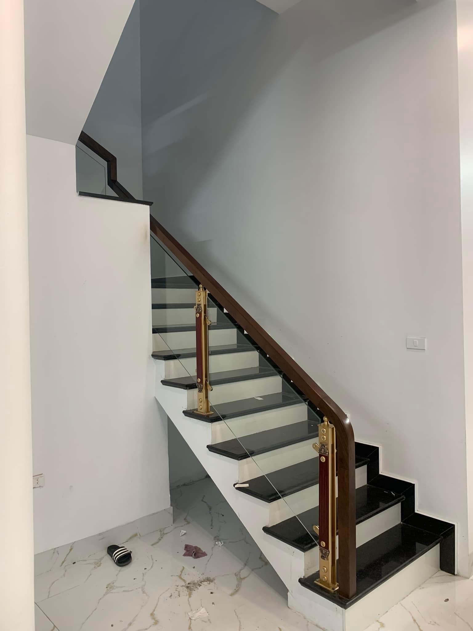 Cầu thang kính CTK21