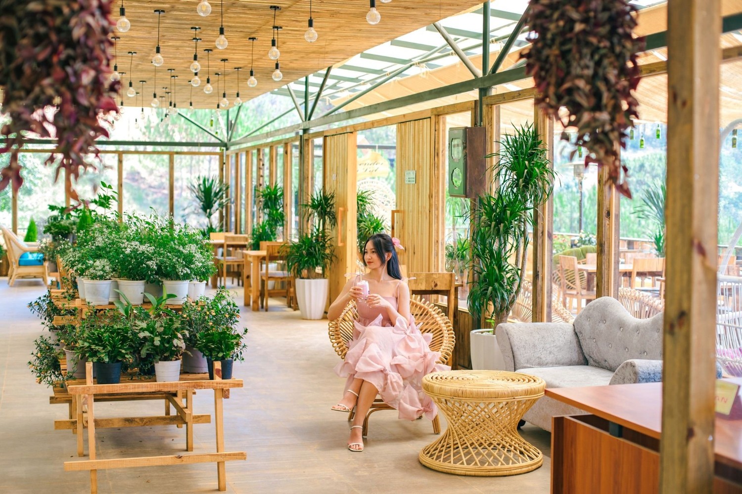 Đồ trang trí quán