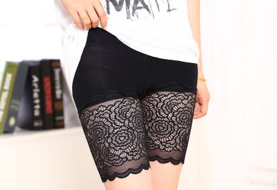 Quần Mặc Trong Váy Ren (da, đen)