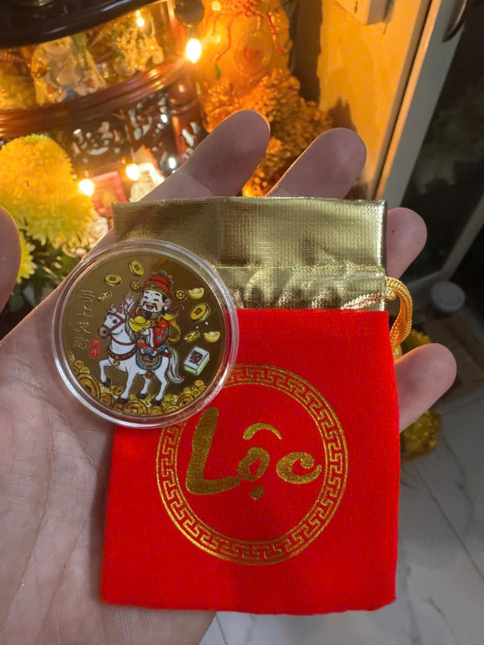 xu-than-tai-cuoi-ngua-kem-tui-nhung (1)