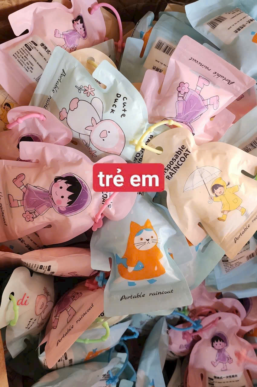 ao-mua-tre-em-tien-loi-co-day-treo (2)
