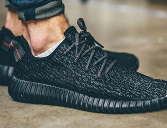 Giới trẻ mê sneaker lại "rần rần" vì Yeezy Boost 350 V2 sẽ chính thức được bán tại Việt Nam vào 24/9 tới