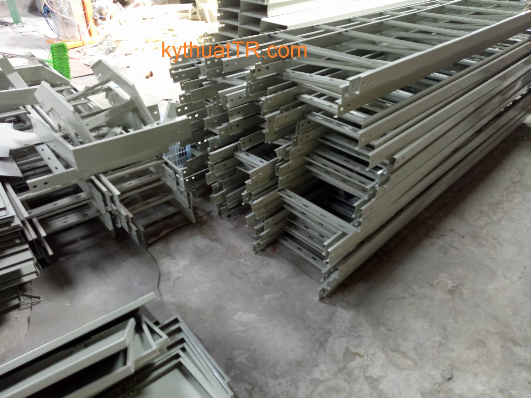 Thang cáp điện 500x100