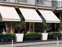 Mái hiên di động quán cà phê