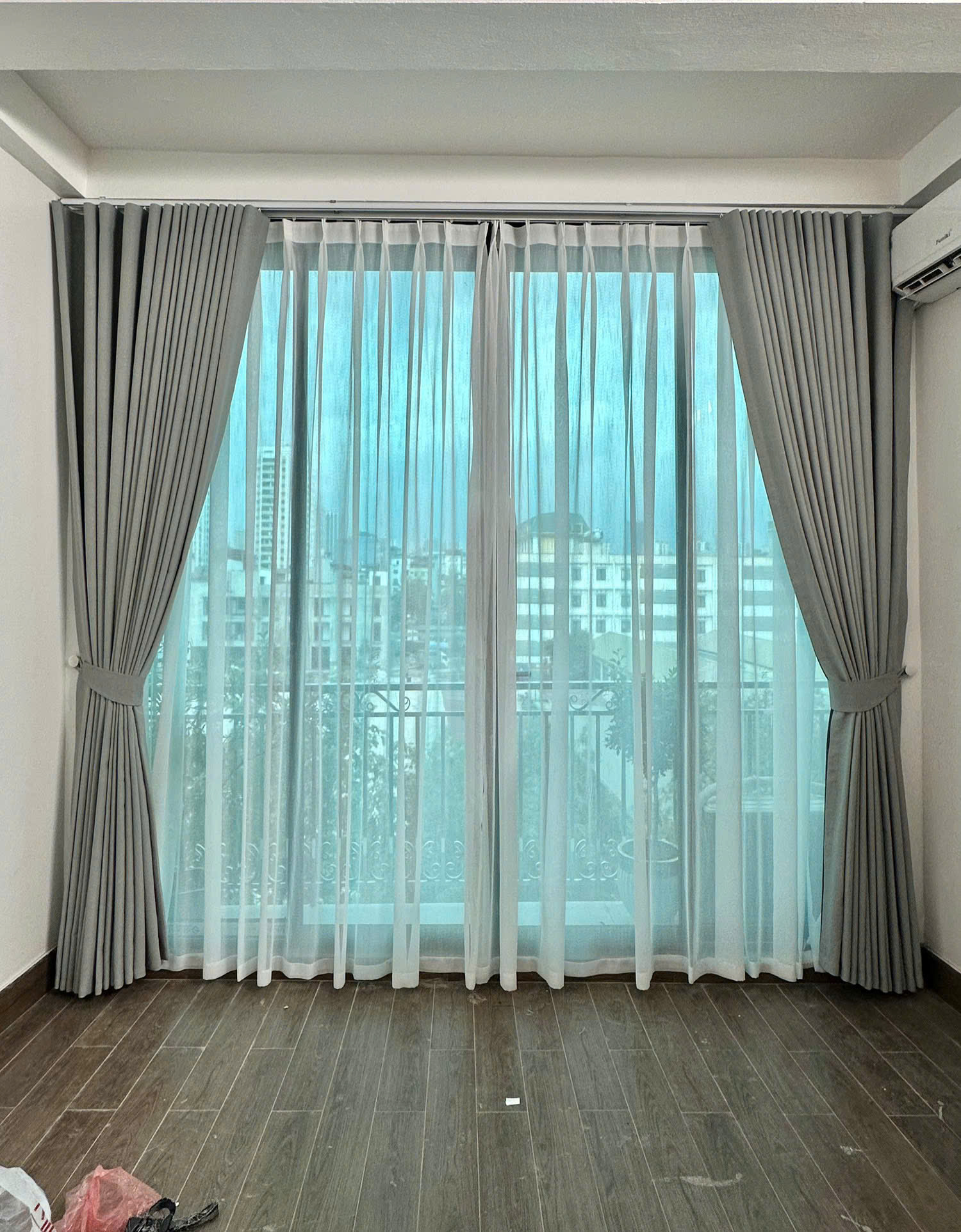 Mẫu rèm vải phòng khách chung cư đẹp, giá tốt