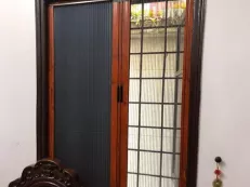 Cửa lưới chống muỗi kết hợp rèm tổ ong