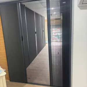 Rèm tổ ong lắp vách kính