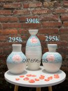 Lọ hoa trang trí nội thất dáng chai vẽ hoa mẫu đơn