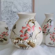 Lọ hoa dáng giỏ cua men mát vé hoa sen cao 23cm