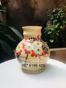 Lọ hoa vuốt tay dáng củ tỏi họa tiết hóa cúc kích thước 27 x22 (cm)