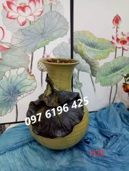Lọ hoa dáng củ tỏi đắp lá sen nổi cao 33cm
