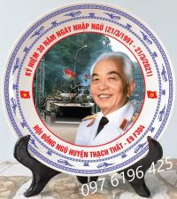 Đĩa sứ viền hạc in ảnh đại tướng Võ Nguyên Giáp đường kính 22cm