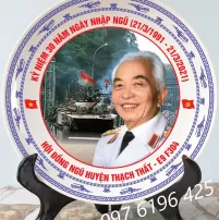 Đĩa sứ viền hạc in ảnh đại tướng Võ Nguyên Giáp đường kính 22cm