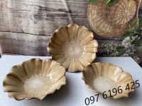 Bát thả hoa bằng gốm sứ hình hoa mai