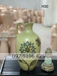 Lọ hoa gốm mộc dáng bình sữa cổ nhỏ khắc hoa