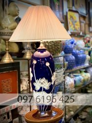 Đèn ngủ để bàn dáng trụ bầu khắc hoa sen