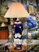 Đèn ngủ để bàn dáng trụ bầu khắc hoa sen