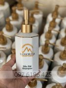 Bình xịt đựng dầu gội, sữa tắm bằng sứ hình bát giác in logo memorina